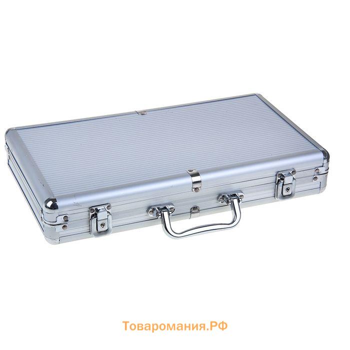 Покер в металлическом кейсе (2 колоды, фишки 300 шт., 5 кубиков), 20,5×38 см