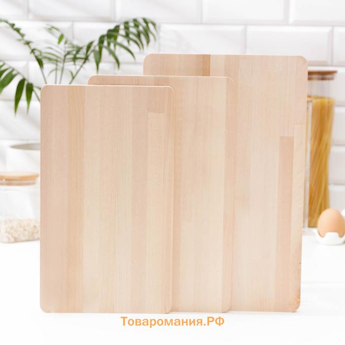 Нaбор деревянных разделочных досок на подставке, 3 шт: 35×22 см, 32×20 см, 31×18 см, массив берёзы